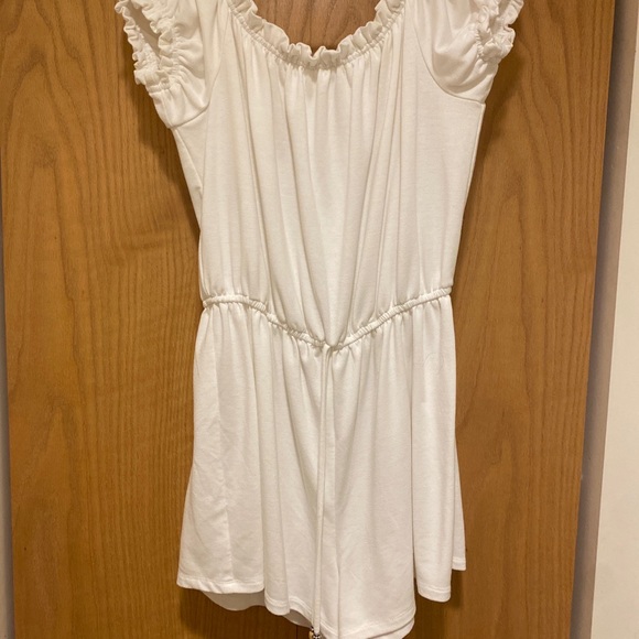 White romper - Picture 1 of 4